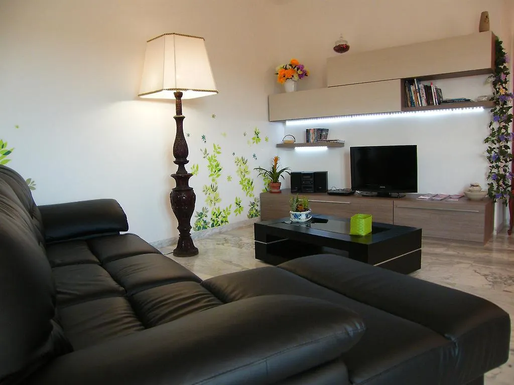 Rome In Green Apartment
