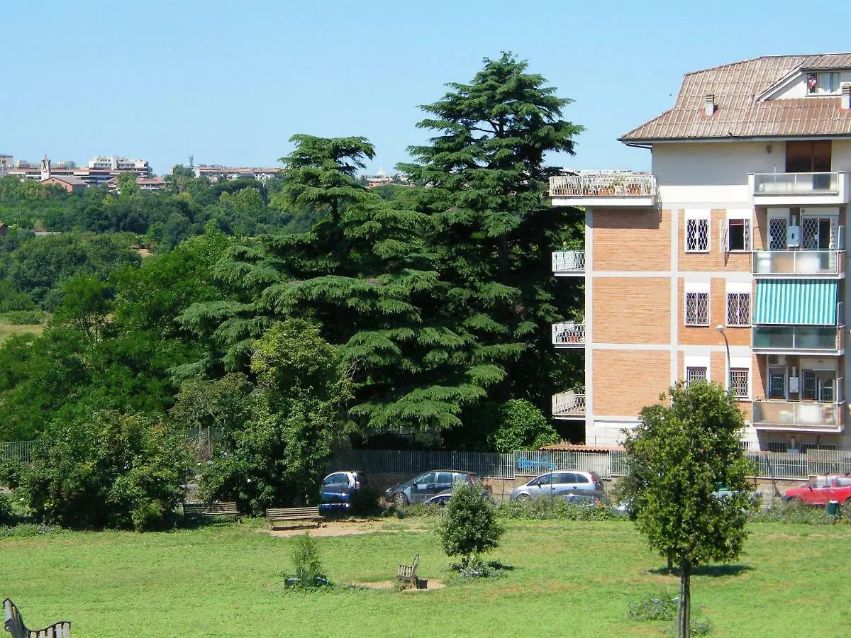 Rome In Green Apartment